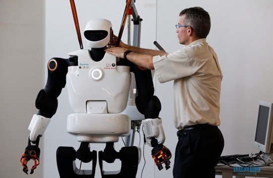 智能機(jī)器人勤雜工 法國創(chuàng)新助力家務(wù)自動(dòng)化